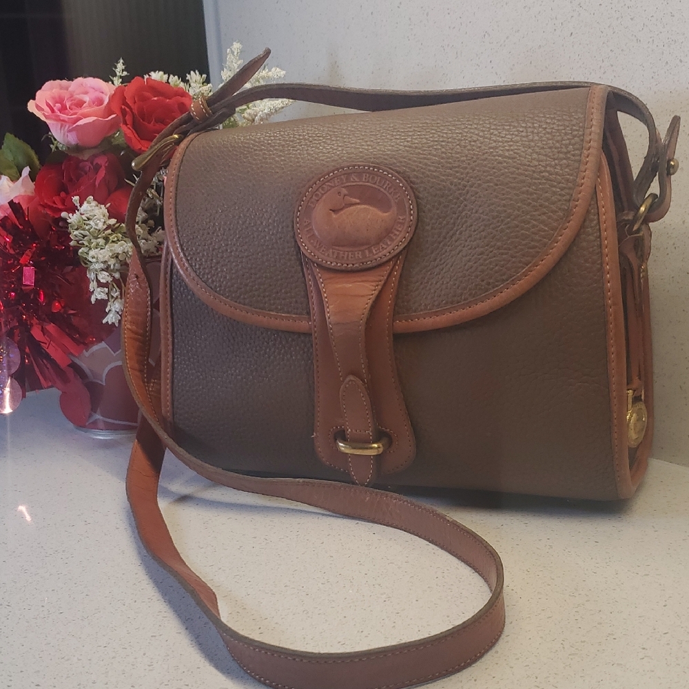 USA 🇺🇲 Vintage DOONEY & BOURKE Crossbody Bag